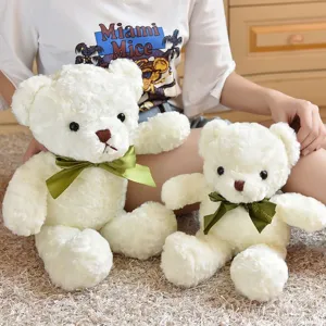 Witte pluche teddybeer met groene strik schattig knuffeldier speelgoed voor kinderen cadeau detail