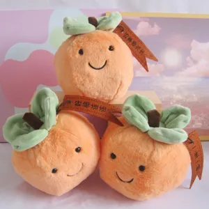 Set di peluche cachi carino, morbida bambola di frutta con foglie verdi ed etichette.