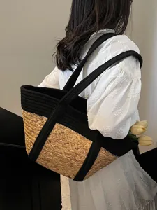 Borsa shopper in paglia intrecciata da donna, grande borsa da spiaggia casual a spalla.