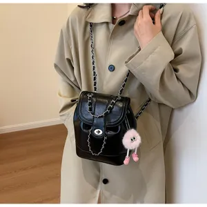 Chique zwarte lederen ketting rugzak voor dames casual veelzijdige mini reistas voor reizen