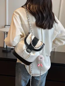 Chique zwart-witte mini rugzak voor dames, stijlvolle kettingriem casual reistas voor dagelijks.