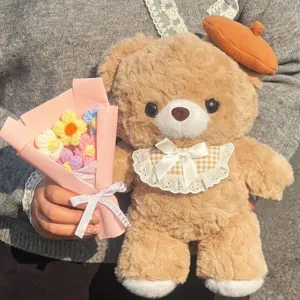 Osito de peluche mocha esponjoso con boina y bonito ramo de flores, muñeca de regalo.