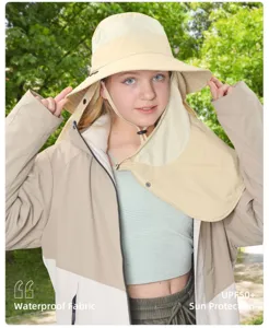 Beige sun protection hat with neck flap, waterproof fabric, UPF50+, ideal for outdoor activities.