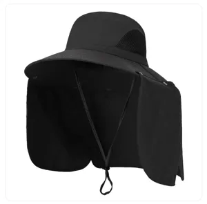 Nahaufnahme des atmungsaktiven Mesh-Seitenteils und der verstellbaren Kordel am Sonnenhut.