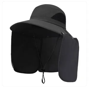Detailansicht des schwarzen Sonnenhutes mit Nackenschutz, breiter Krempe und Mesh-Einsatz.