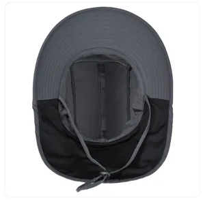 Detalle sombrero de sol gris transpirable, gorra senderismo anti-UV con solapa para cuello.