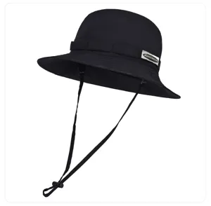 Schwarzer Outdoor Bucket Hat lässige Camping Sonnenmütze mit verstellbarem Kordelzug.