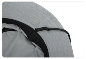 Grauer Outdoor schnelltrocknender Bucket Hat Detail, leichtes Material mit Kordel.