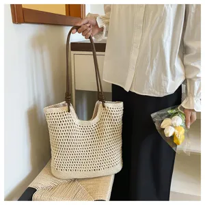 Casual woven tote bag for women, large capacity straw shoulder bag for summer vacation style.