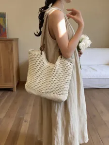 Woven tote bag for women, large capacity casual straw shoulder bag for summer vacation.