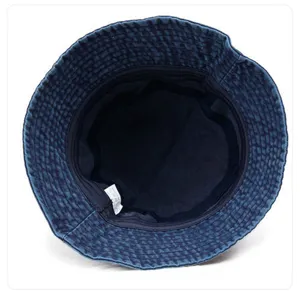 Chapeau de pêcheur en denim lavé bleu foncé vue intérieure, coton doux pour loisir extérieur.