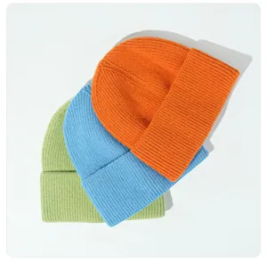 Bonnet en tricot douillet pour femmes, chapeau en laine chaud automne hiver, bonnet élégant.