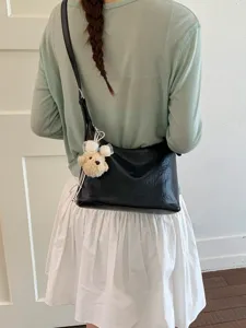 Trendy black hobo dumpling bag for women, versatile casual crossbody and single shoulder bag.