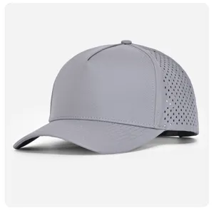 Graue, laserperforierte 5-Panel-Schnelltrocknungs-Baseballkappe Detail, atmungsaktives Mesh.