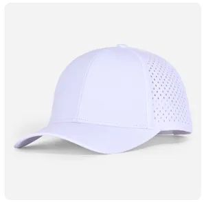 Weisse atmungsaktive Baseballkappe Detail, Laser perforiertes Mesh fur Sommer Sonnenschutz.
