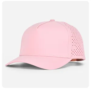 Rosa perforierte Sportkappe Detail, atmungsaktives schnelltrocknendes Mesh für Outdoor-Sport.