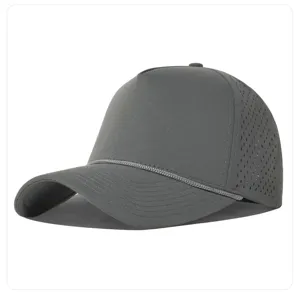 Vista detallada de una gorra de béisbol de nylon gris oscuro de 5 paneles con malla.