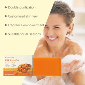 Vue détaillée du savon au lait de chèvre et kaki avec mousse riche pour le soin quotidien du corps.