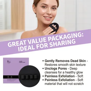 Vue détaillée du tampon éponge exfoliant doux pour le corps avec sangle pour un soin délicat.