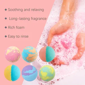 Set de bombas de baño perfumadas coloridas con espuma rica para el cuidado corporal relajante.