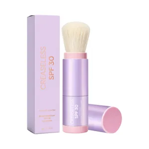 Pinceau de protection solaire en poudre minérale SPF 30, finition légère et translucide.