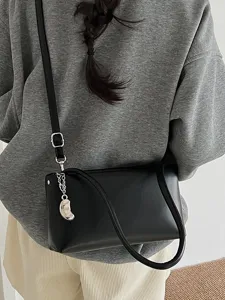 Chic black baguette shoulder bag for women, versatile PU leather underarm handbag, retro style.