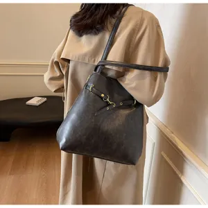 Borsa a tracolla vintage in pelle da donna, elegante borsa tote casual di grande capienza.