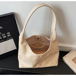 Sac à épaule beige de grande capacité, cabas souple hobo pour le style quotidien.
