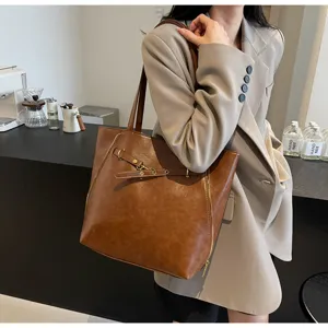 Elegante borsa shopper marrone in pelle PU da donna, grande borsa a spalla casual.