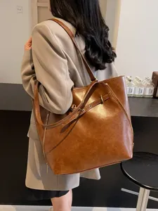 Borsa shopper marrone vintage da donna, zaino elegante e capiente per uso quotidiano.