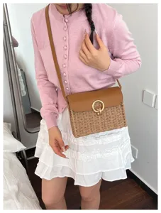 Retro straw woven crossbody bag for women, stylish leather flap small square shoulder bag.