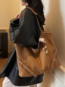 Stylish vintage large capacity tote bag for women, autumn winter commuter shoulder handbag.