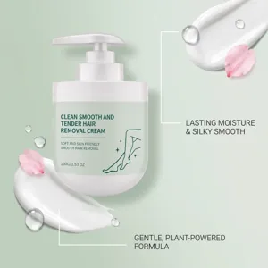 Vue detaillee de creme depilatoire douce d'origine vegetale avec texture hydratante lisse.