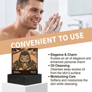 Savon nettoyant doux pour hommes, visage et corps, mousse riche, soin hydratant et frais.