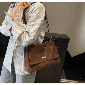 Borsa a tracolla vintage marrone per donna, morbida borsa a spalla capiente con catena.