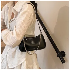 Bolso de axila texturizado de moda para mujer, bolso de hombro negro minimalista y elegante.