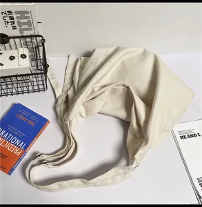 Gebroken witte canvas schoudertas, casual hobo-ontwerp, grote praktische shopper voor dagelijks gebruik.