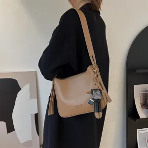 Vintage vrouwen schoudertas crossbody herfst winter emmertas stijlvolle brede riem
