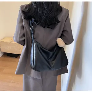 Black slouchy shoulder bag for women, large capacity vintage dumpling crossbody purse.