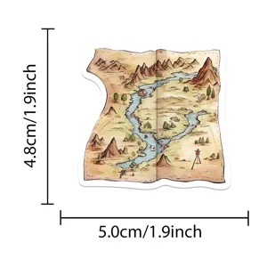 Primo piano dettaglio dell'adesivo mappa del tesoro vintage, design impermeabile per bagagli.