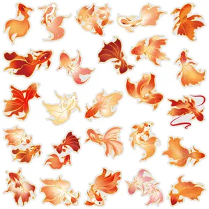 Gros plan details de stickers carpes koi artistiques, materiel PET etanche pour carnets.