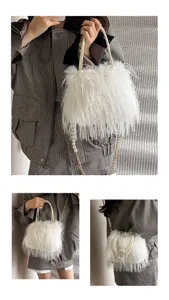 Weißer Plüsch Quasten Umhängetasche mit Perlen und Kette, modische flauschige Damentasche.