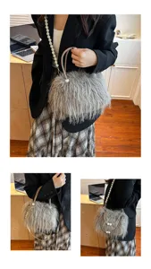 Flauschige Plüsch Schultertasche für Damen mit Perlenhenkel und Quasten im koreanischen Stil.