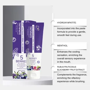 Dentifrice blanchissant aux baies de 50g avec extraits naturels pour une haleine fraîche.