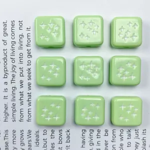 Perline in acrilico quadrato con stella verde per gioielli fai da te, ciondoli e accessori.