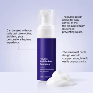 Mousse nettoyante pour les dents violette avec pompe, formule douce pour une haleine fraîche.