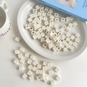 White acrylic square letter beads alphabet beads for DIY jewelry making wholesale supply