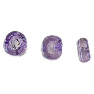 Perline con lettere in acrilico viola traslucido per la creazione di gioielli fai da te e accessori.