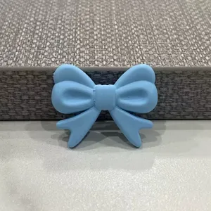 Fiocco azzurro chiaro accessorio forcina DIY decorazione custodia telefono in resina grazioso