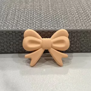 Accessorio decorativo in resina fiocco colore macaron per molletta cover dettaglio